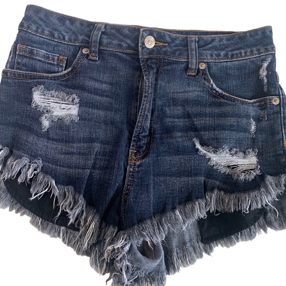 DARK WASH HIGH RISE FRAYED HEM DENIM SHORTS - Picture 10 of 16